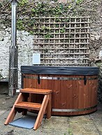 Pink Cottage - 4 Bedrooms & Hot Tub - Tenby