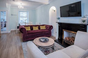 Pink Cottage - 4 Bedrooms & Hot Tub - Tenby