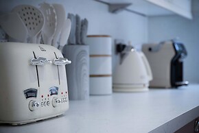 Pink Cottage - 4 Bedrooms & Hot Tub - Tenby