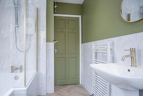 Pink Cottage - 4 Bedrooms & Hot Tub - Tenby