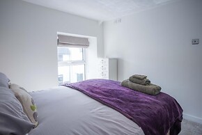 Pink Cottage - 4 Bedrooms & Hot Tub - Tenby