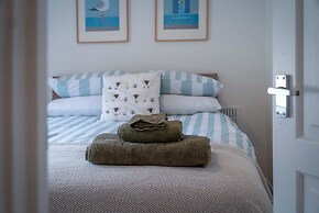 Pink Cottage - 4 Bedrooms & Hot Tub - Tenby