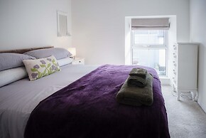 Pink Cottage - 4 Bedrooms & Hot Tub - Tenby