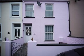 Pink Cottage - 4 Bedrooms & Hot Tub - Tenby