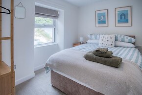 Pink Cottage - 4 Bedrooms & Hot Tub - Tenby