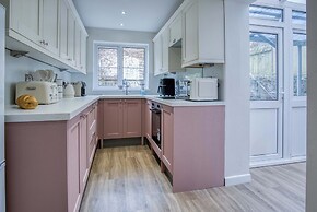 Pink Cottage - 4 Bedrooms & Hot Tub - Tenby