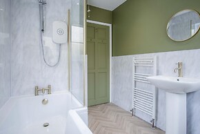 Pink Cottage - 4 Bedrooms & Hot Tub - Tenby