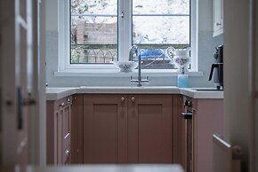 Pink Cottage - 4 Bedrooms & Hot Tub - Tenby