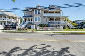 <1 Mi to Boardwalk & Beach Access: Ocean City Apt!