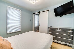 <1 Mi to Boardwalk & Beach Access: Ocean City Apt!