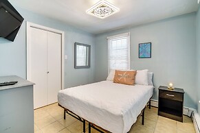 <1 Mi to Boardwalk & Beach Access: Ocean City Apt!