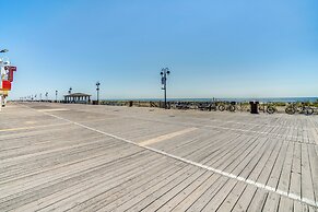 <1 Mi to Boardwalk & Beach Access: Ocean City Apt!