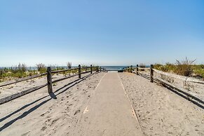 <1 Mi to Boardwalk & Beach Access: Ocean City Apt!