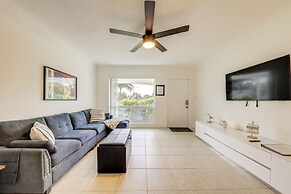 4 Mi to the Beach: Pet-friendly Oakland Park Home