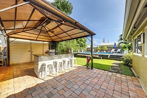 4 Mi to the Beach: Pet-friendly Oakland Park Home