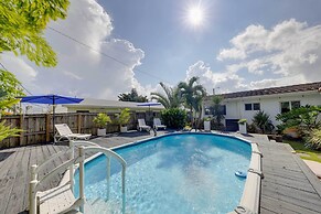 4 Mi to the Beach: Pet-friendly Oakland Park Home