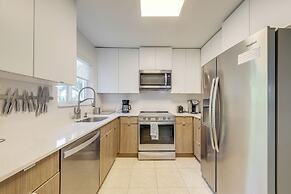 4 Mi to the Beach: Pet-friendly Oakland Park Home