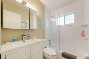 4 Mi to the Beach: Pet-friendly Oakland Park Home