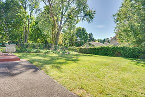 Shared Yard, 4 Mi to Nyc: Englewood Apartment!