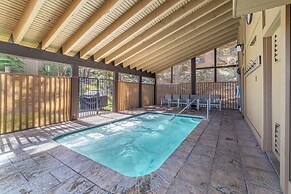 Walk to Ski Lift: Mtn-view Condo in Mammoth Lakes