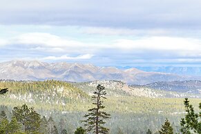 Walk to Ski Lift: Mtn-view Condo in Mammoth Lakes