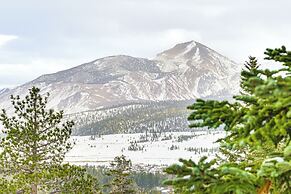 Walk to Ski Lift: Mtn-view Condo in Mammoth Lakes