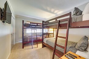 Walk to Ski Lift: Mtn-view Condo in Mammoth Lakes