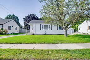 < 1 Mi to Lambeau Field: Green Bay Home w/ Grill!