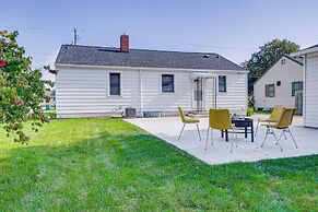 < 1 Mi to Lambeau Field: Green Bay Home w/ Grill!