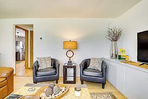 < 1 Mi to Lambeau Field: Green Bay Home w/ Grill!