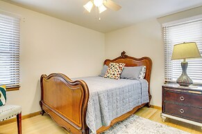 < 1 Mi to Lambeau Field: Green Bay Home w/ Grill!