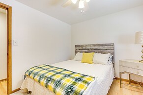 < 1 Mi to Lambeau Field: Green Bay Home w/ Grill!