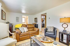 < 1 Mi to Lambeau Field: Green Bay Home w/ Grill!