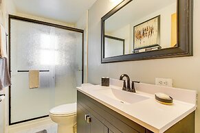 < 1 Mi to Lambeau Field: Green Bay Home w/ Grill!