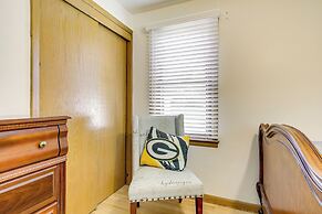 < 1 Mi to Lambeau Field: Green Bay Home w/ Grill!