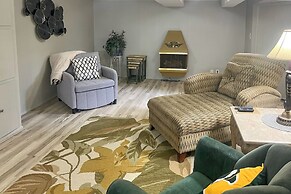 < 1 Mi to Lambeau Field: Green Bay Home w/ Grill!