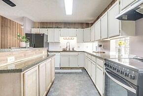 Downtown Condo ~ 23 Mi to Hocking Hills State Park