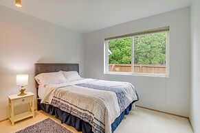 Washington Retreat w/ Yard - Near Seattle!