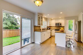 Washington Retreat w/ Yard - Near Seattle!
