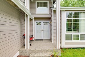 Washington Retreat w/ Yard - Near Seattle!