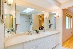 Washington Retreat w/ Yard - Near Seattle!