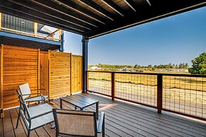 Beautiful Water Views: Coastal Oregon Townhome!