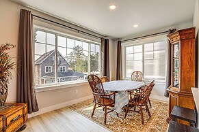 Beautiful Water Views: Coastal Oregon Townhome!