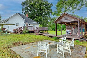 1925 Vintage Farmhouse Close to Everything