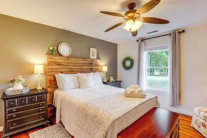 1925 Vintage Farmhouse Close to Everything