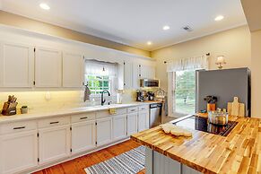 1925 Vintage Farmhouse Close to Everything