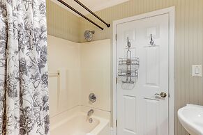 1925 Vintage Farmhouse Close to Everything