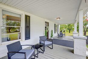 1925 Vintage Farmhouse Close to Everything