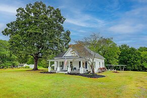 1925 Vintage Farmhouse Close to Everything