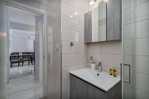 Heraklion 2Bd Oasis w Relaxing Patio